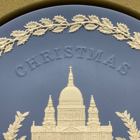 Wedgwood NEW Vintage 1972 Christmas Plate St Paul’s Cathedral Blue White Jasper - Picture 4 of 10